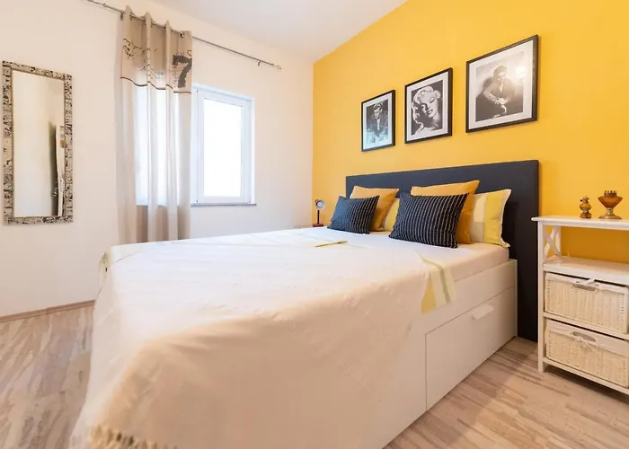 Sea View Apartment Ana